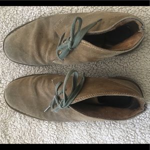 J. Murphy tan suede chukka boots